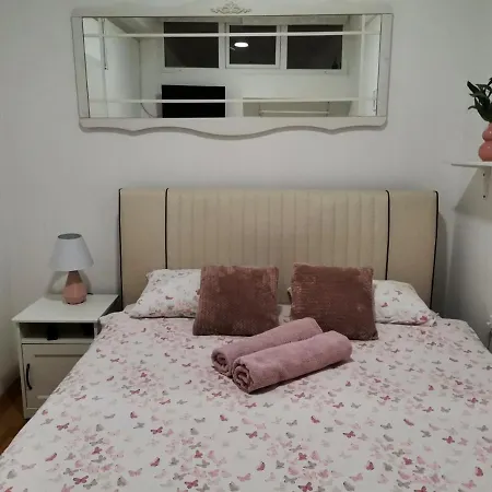 Mademoiselle Lägenhet *